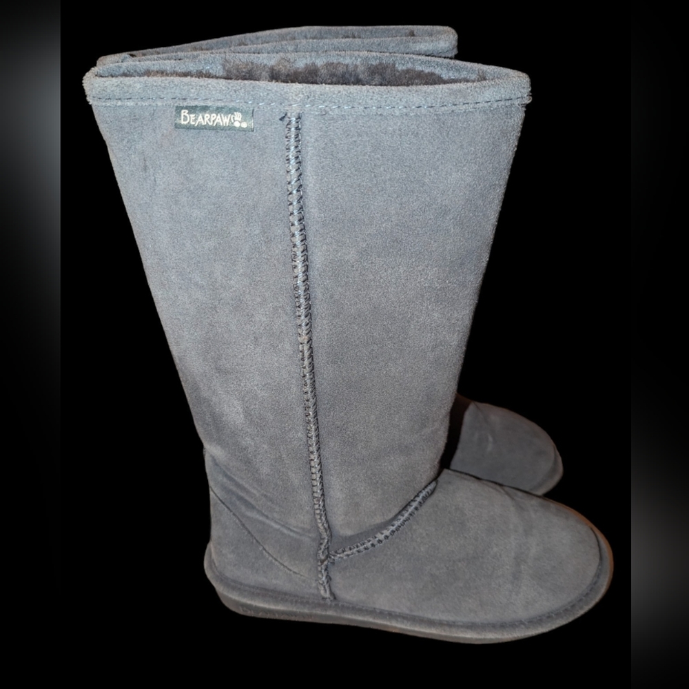 Size 8 gray Bearpaw boots